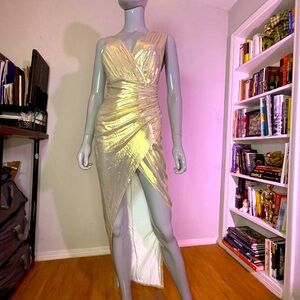 Blanc-Elegant shimmery gold maxi slit dress. Backless and formfitting, zip back.